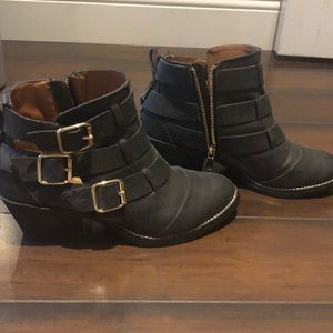 Report ankle booties